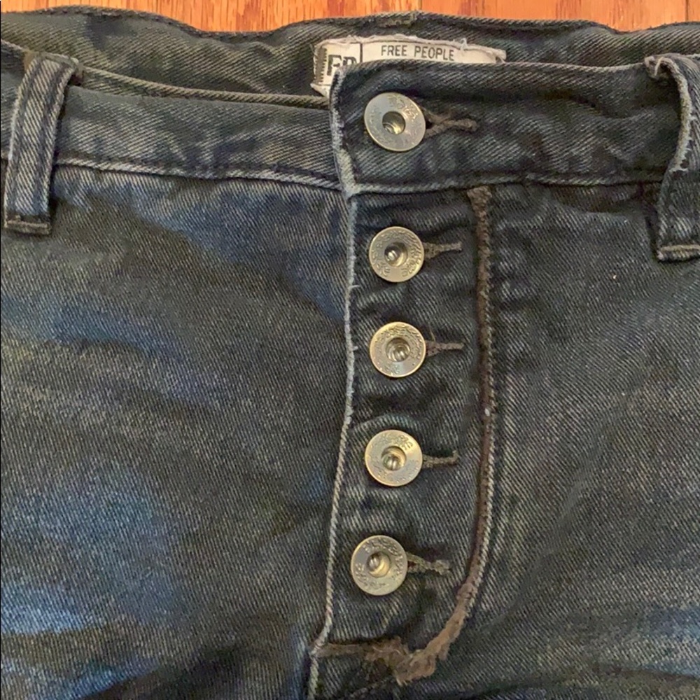 FREE PEOPLE BLACK JEAN SHORTS - Picture 2 of 4